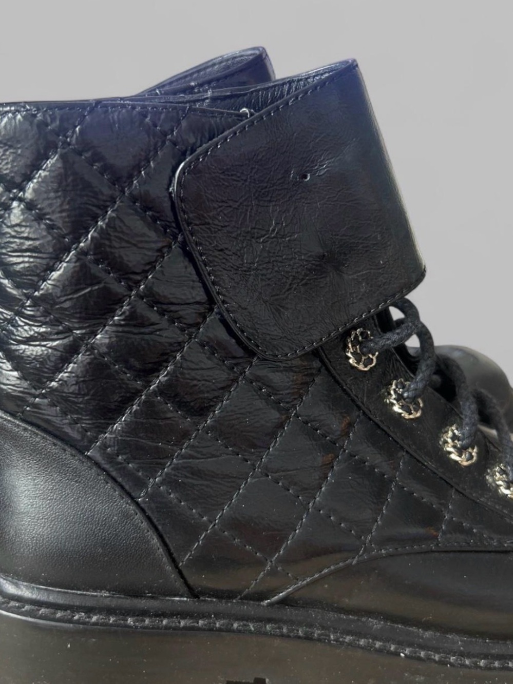 🖤CHANEL Black Quilted Leather Lace-Up Ankle Boots with Chain CC Accent - Picture 5 of 12